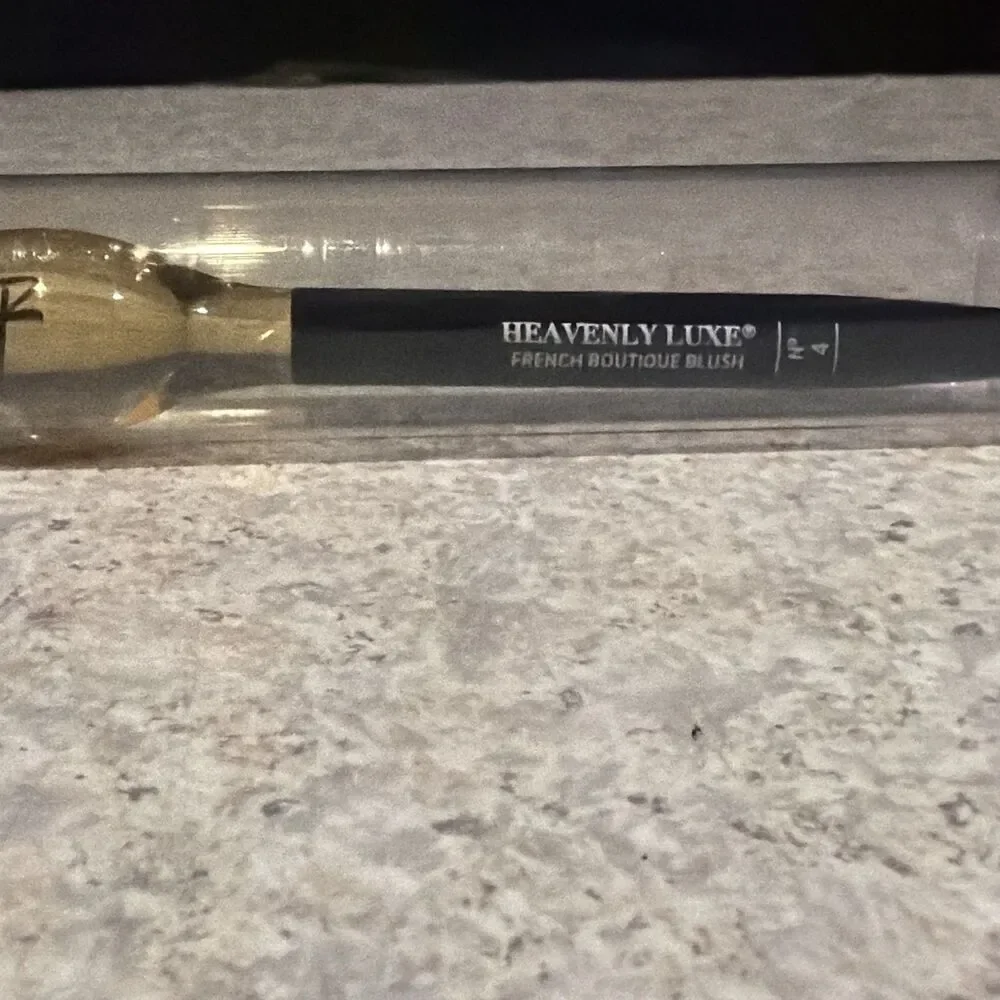 IT Cosmetics Heavenly Luxe French Boutique Blush Brush #4 New